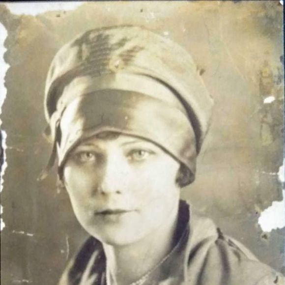 Meet your Posher, Julia - Picture 1 of 1